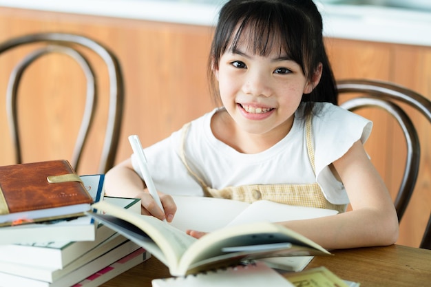 Trẻ có 3 khuyết điểm này lớn lên có thể kiếm được rất nhiều tiền nhưng lại gây phiền phức, khiến nhiều cha mẹ hiểu lầm-1