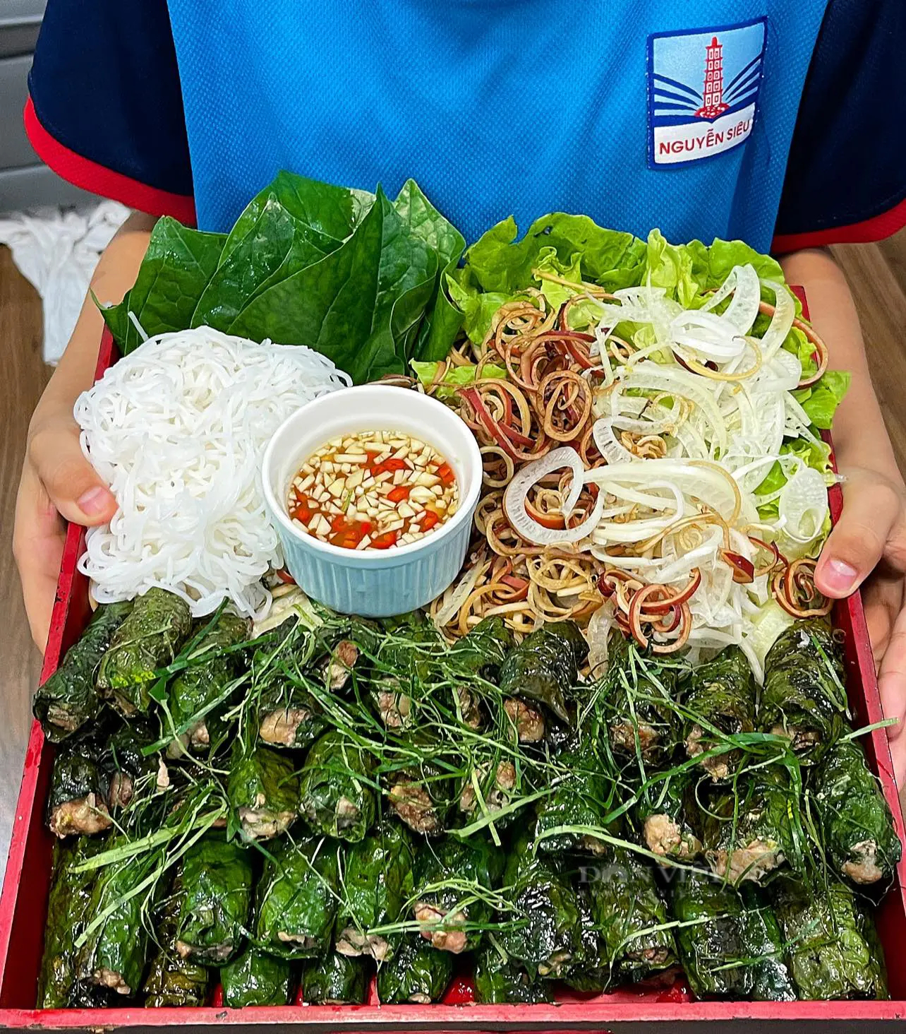 Loại lá mọc đầy vườn lại là thần dược cho xương khớp, đem cuốn chả bò cực ngon-2