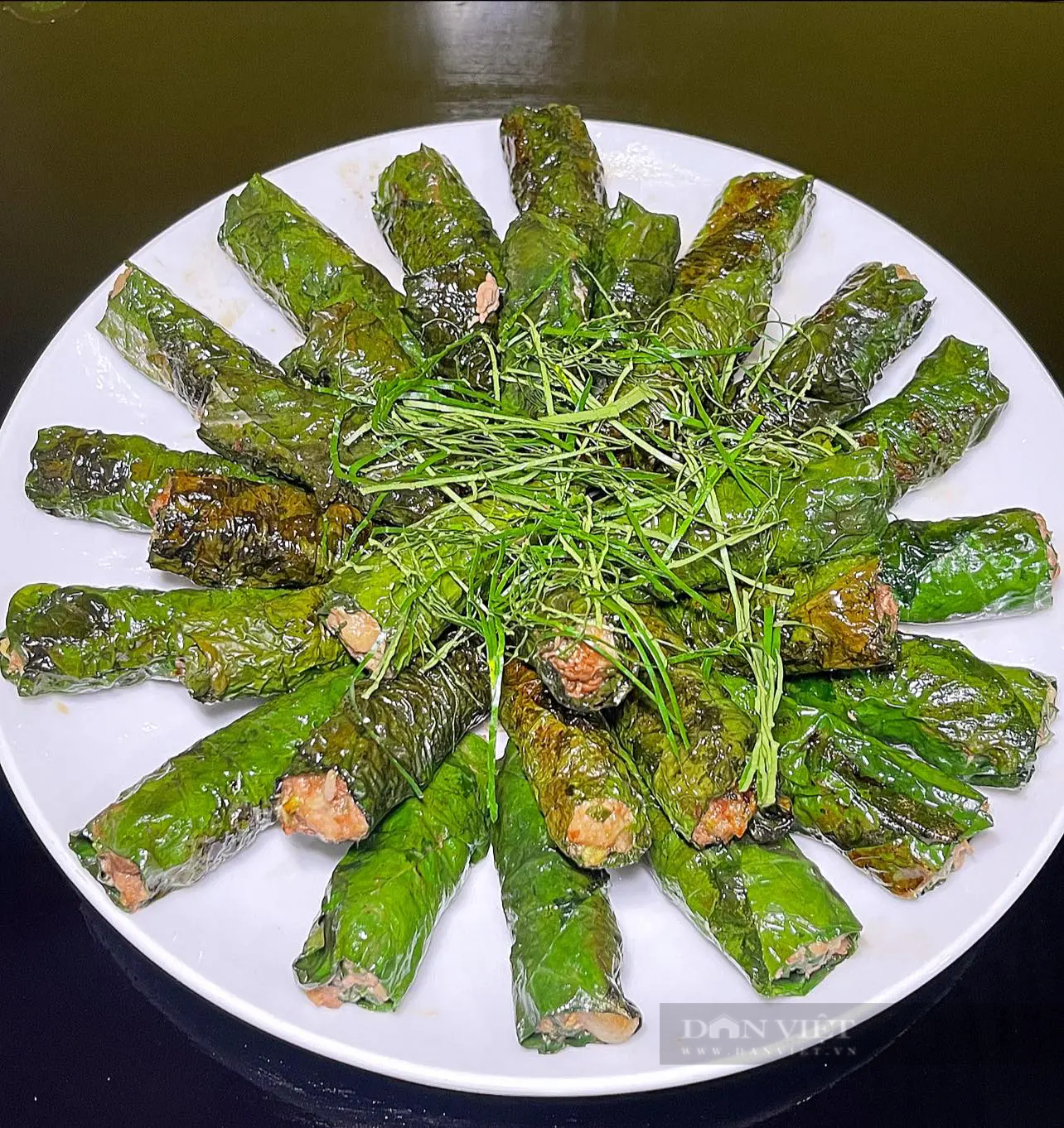 Loại lá mọc đầy vườn lại là thần dược cho xương khớp, đem cuốn chả bò cực ngon-7