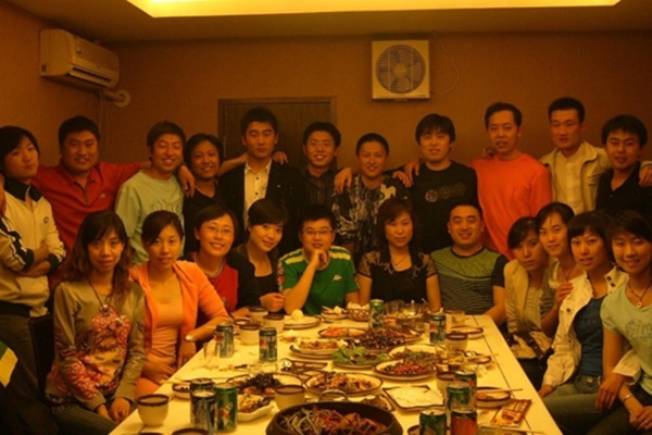 Buổi họp lớp tan đàn xẻ nghé vì đề xuất chia tiền... độc lạ của lớp trưởng: 2/3 lớp hí hửng, số còn lại ấm ức nhất quyết không đi-2