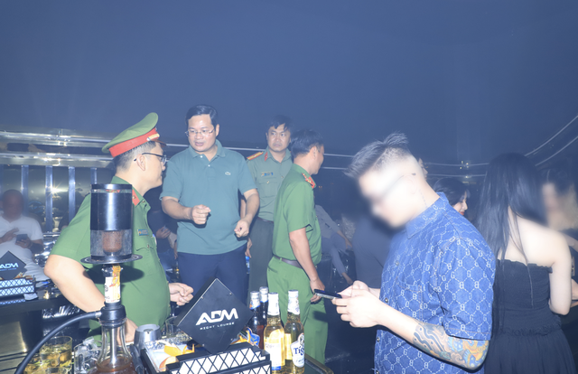 NÓNG: Công an Đồng Nai ập vào kiểm tra hàng loạt quán bar, vũ trường, beer club trá hình”-2