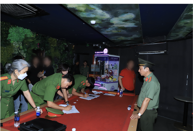 NÓNG: Công an Đồng Nai ập vào kiểm tra hàng loạt quán bar, vũ trường, beer club trá hình”-7
