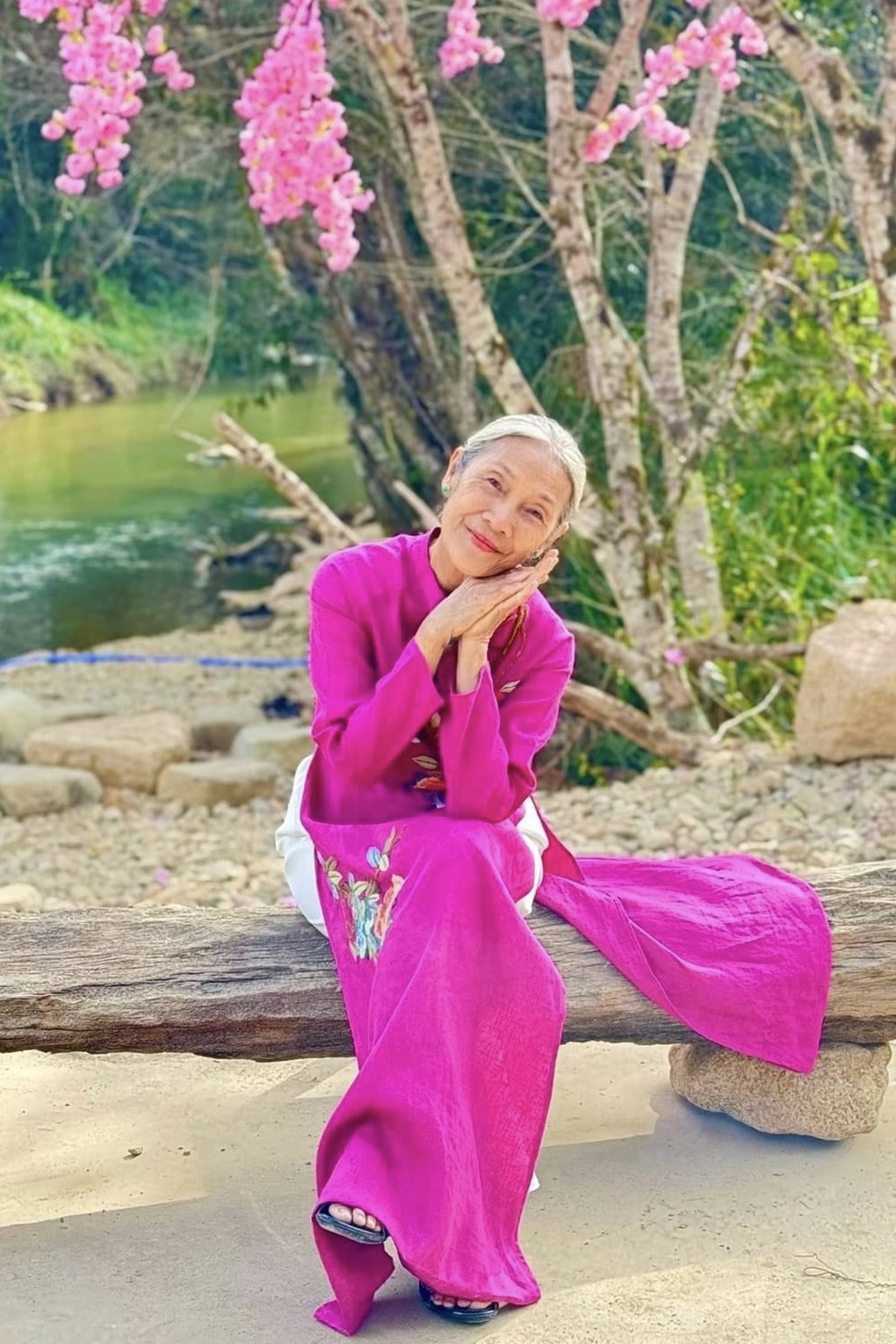 Nữ chính lớn tuổi nhất Lật mặt 7: Đóng gần 700 vai, từng bị quỵt cát-xê-11