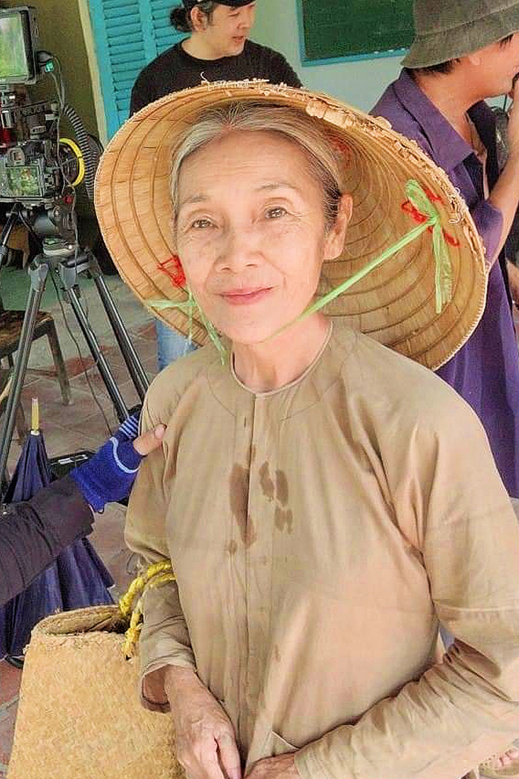 Nữ chính lớn tuổi nhất Lật mặt 7: Đóng gần 700 vai, từng bị quỵt cát-xê-7