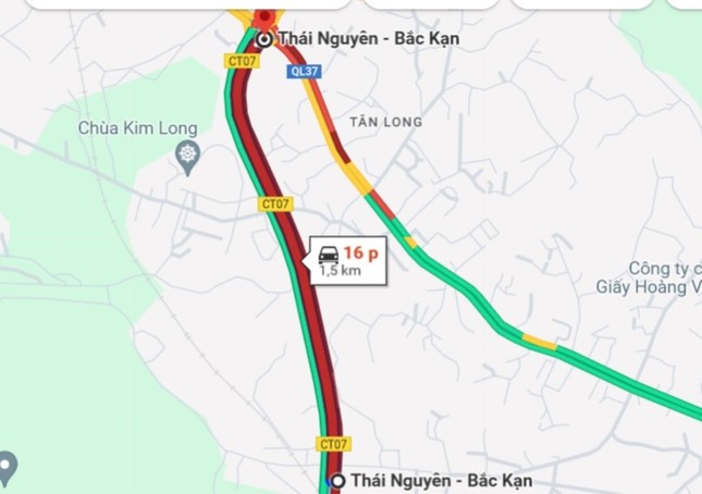 Cao tốc tắc kéo dài, người dân bỏ xe xuống đường đứng-4