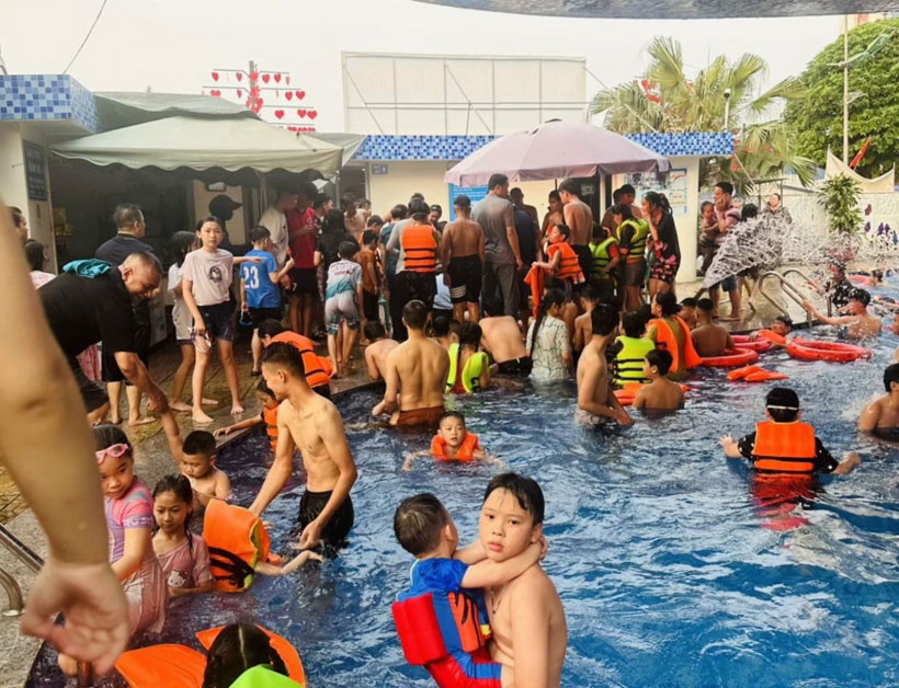 Nam sinh tử vong thương tâm trong bể bơi đông nghẹt người-1