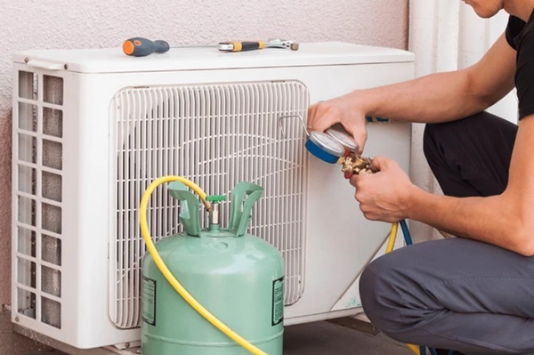 Điều hoà nhà tôi cứ bật lên là lại bốc mùi chua: Nhiều gia đình than thở nhưng không biết xử lý thế nào-4