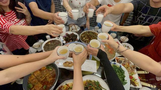 Buổi họp lớp tan đàn xẻ nghé vì đề xuất chia tiền... độc lạ của lớp trưởng: 2/3 lớp hí hửng, số còn lại ấm ức nhất quyết không đi-1