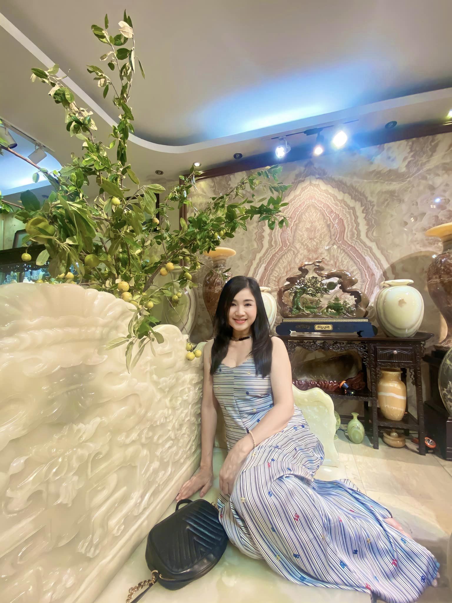 Nữ NSND là tượng đài sắc đẹp, U60 nuột nà, đời thực viên mãn bên chồng bí ẩn, khác vẻ cay nghiệt ở phim-9