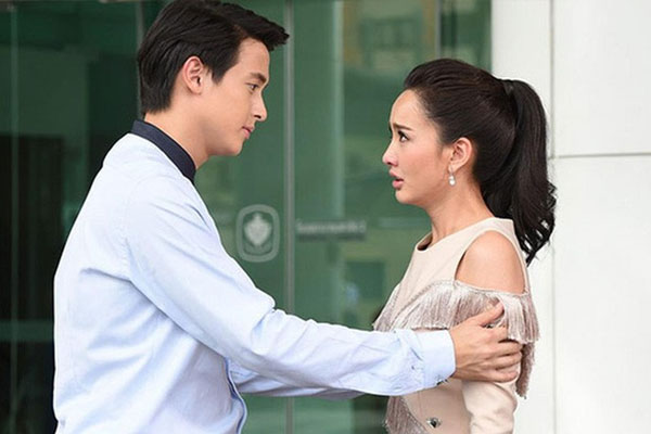 Biết vợ lén biếu tiền bố mẹ ruột, chồng chỉ nhẹ nhàng hỏi một câu mà tôi rơi nước mắt-1