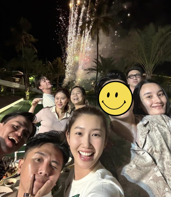 Hội bạn thân mới Vbiz tụ họp đón lễ, 1 sao nam bị soi giữa nghi vấn hẹn hò CEO-4