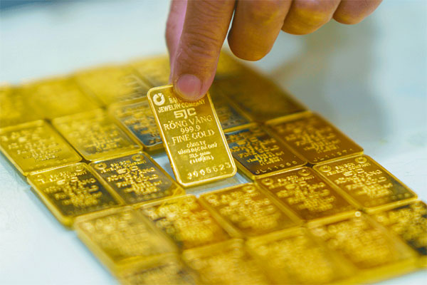 Vàng sắp bị bán tháo hay vọt lên giá trăm triệu đồng/lượng?-1