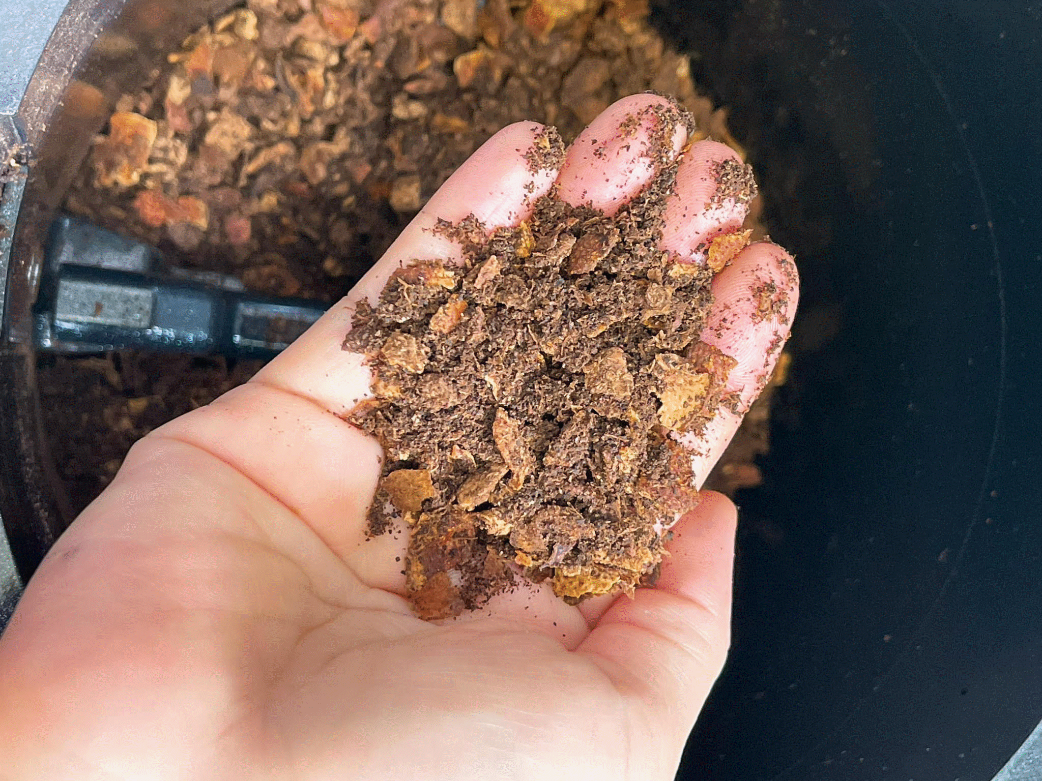 Thùng rác mini cực đắt đỏ, 18 triệu đồng một chiếc: Có đáng đồng tiền bát gạo không?-2