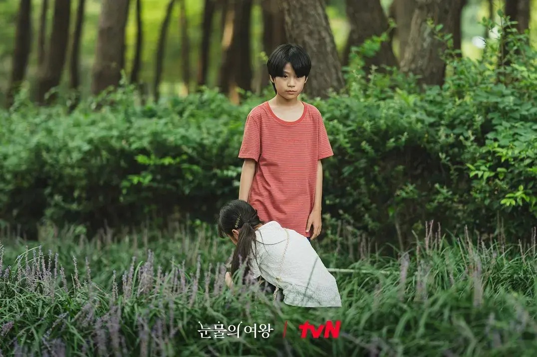 Trọn vẹn chân dung kẻ phản diện đáng thương nhất Queen of Tears: Phá nát gia đình em chỉ để… yêu em!-3