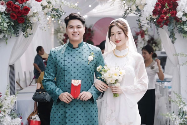 Choáng ngợp trước căn biệt thự nguy nga như cung điện của chồng hoa khôi bóng chuyền Việt Hương, học vấn của chàng còn đáng nể hơn-5