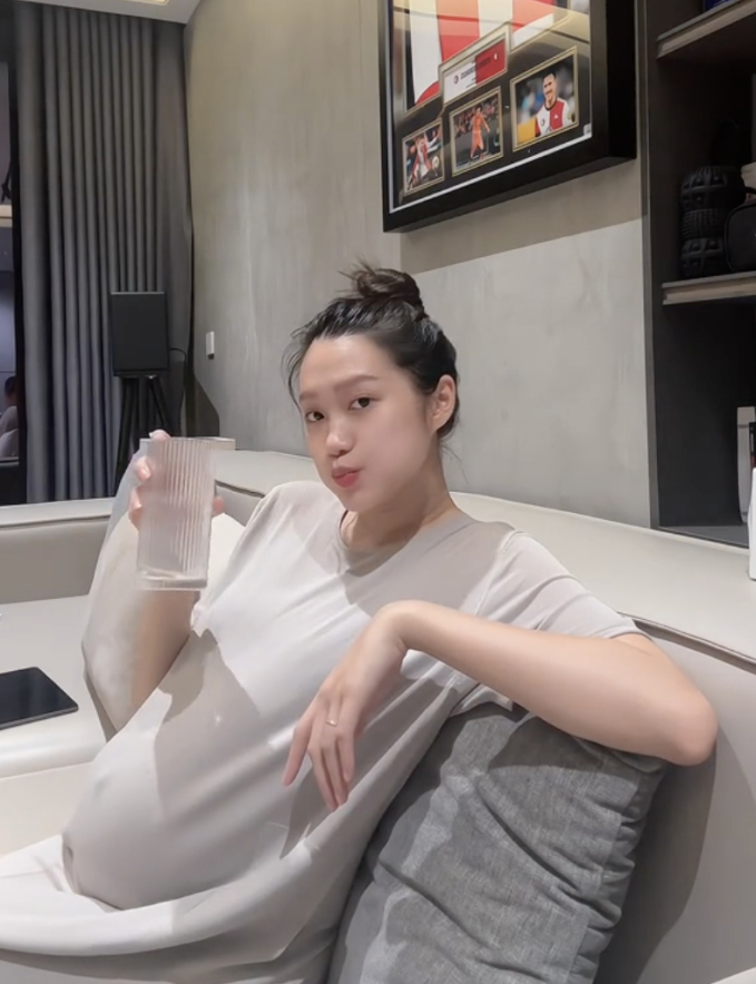 Mẹ bầu Doãn Hải My trước ngày sinh nở: Xinh bất chấp qua camera của team qua đường-3