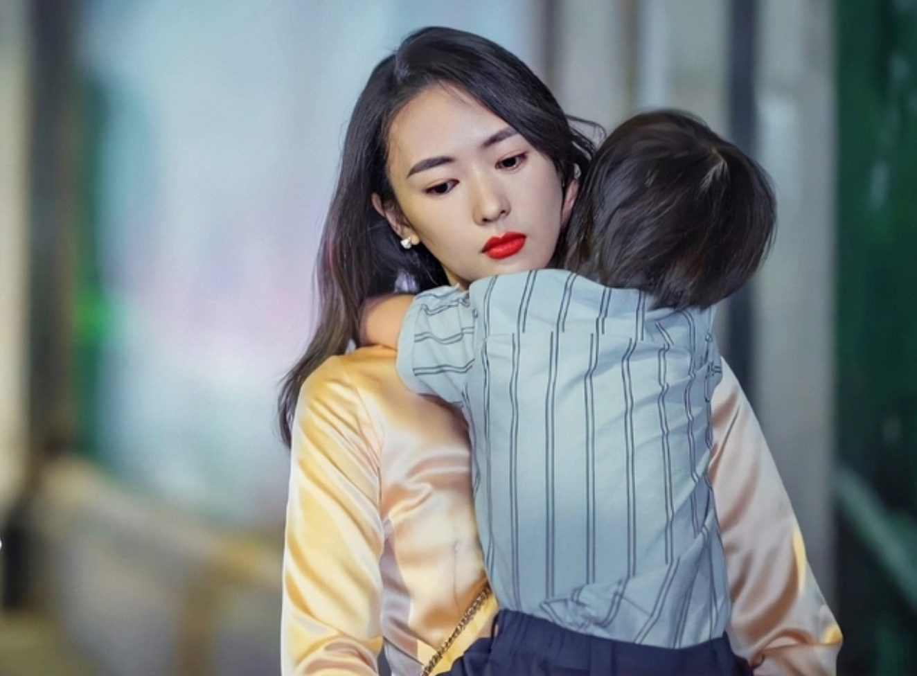 Đi họp lớp đại học, tôi chết sững khi nhìn thấy đứa trẻ mà người yêu cũ dẫn theo-1