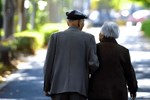 Vợ chồng 70 tuổi, lương hưu 35 triệu/tháng vẫn than thở cuộc sống chật vật: Tiền không mua được tất cả!