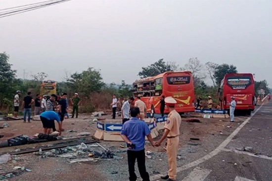 Truy tìm tài xế xe đầu kéo trong vụ tai nạn khiến 2 thiếu niên tử vong