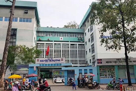 TP.HCM: Đang trực gác, chiến sĩ công an bị một phụ nữ đâm vào cổ