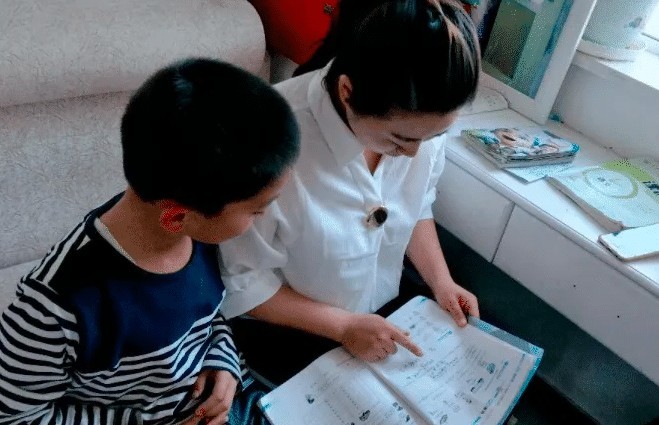 Con lớp 1 bị chấm sai bài toán cơ bản ai cũng biết, nghe cô giáo giải thích mẹ Việt ấm ức-2