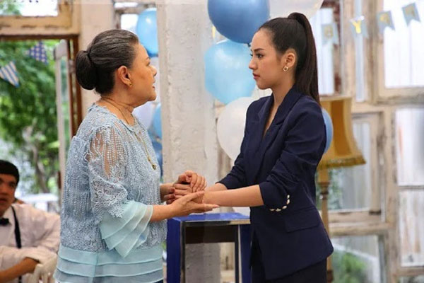 Đi du lịch cùng công ty chồng, tôi bàng hoàng phát hiện ra bí mật anh giấu giếm vợ 10 năm nay-2