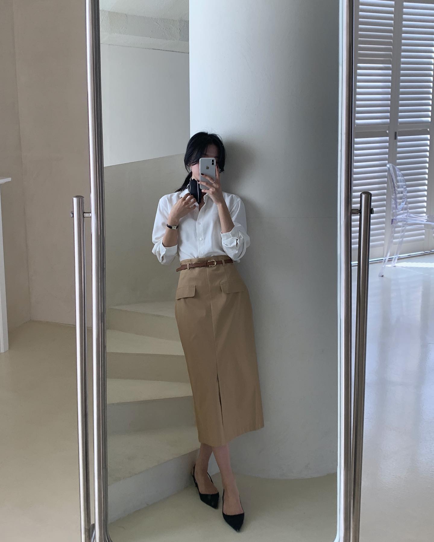 4 mẫu áo phù hợp để mặc với chân váy suông-1