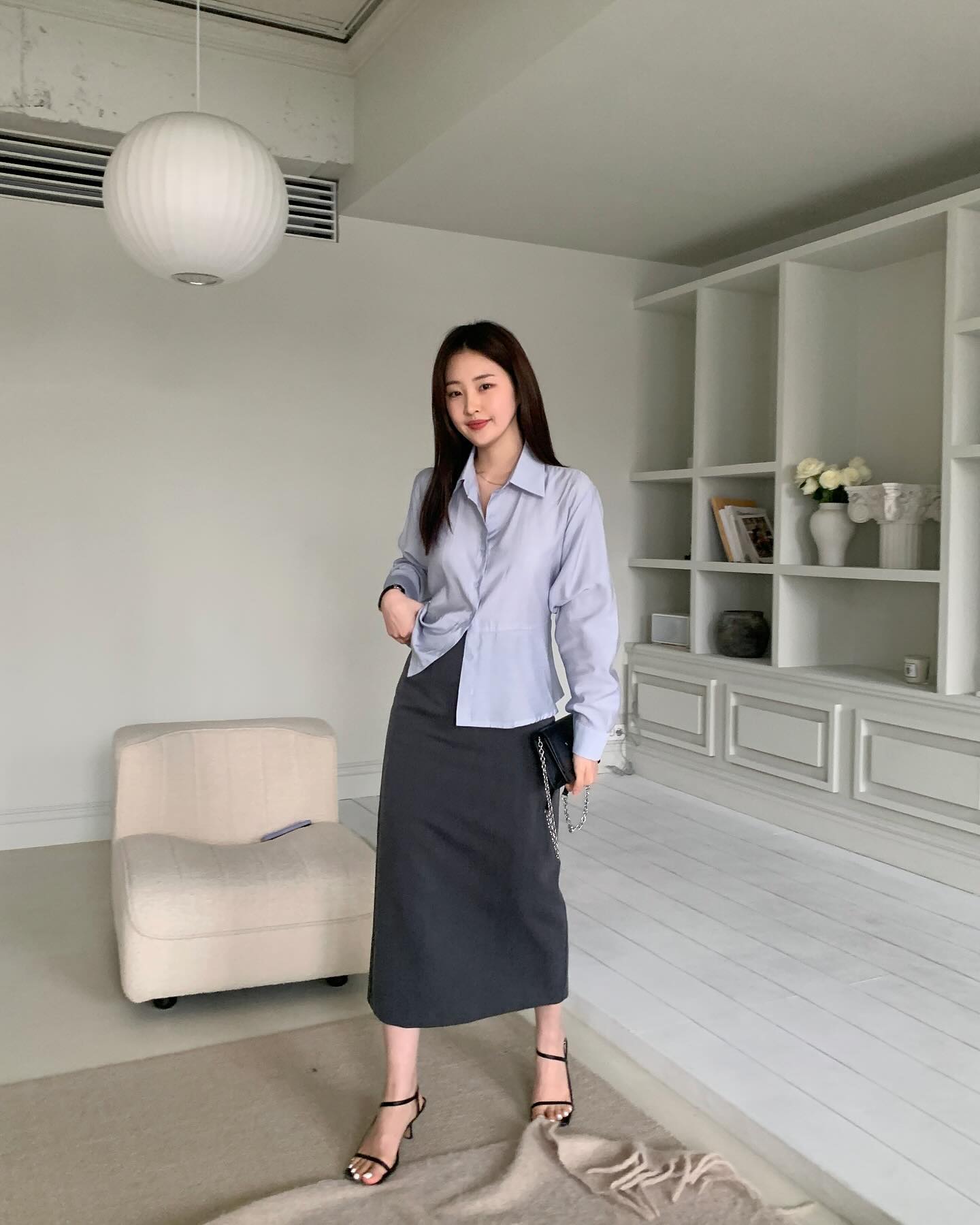 4 mẫu áo phù hợp để mặc với chân váy suông-2