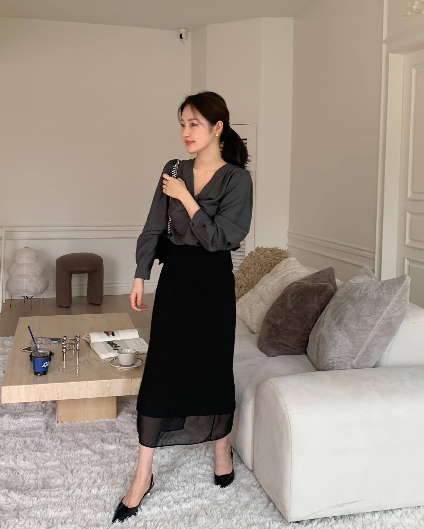 4 mẫu áo phù hợp để mặc với chân váy suông-3