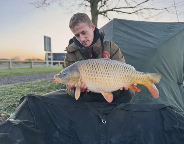 Thanh niên 29 tuổi đang khỏe bỗng ngã quỵ, ngực đau như bị đâm: Bác sĩ nói do 1 thói quen cực có hại-1