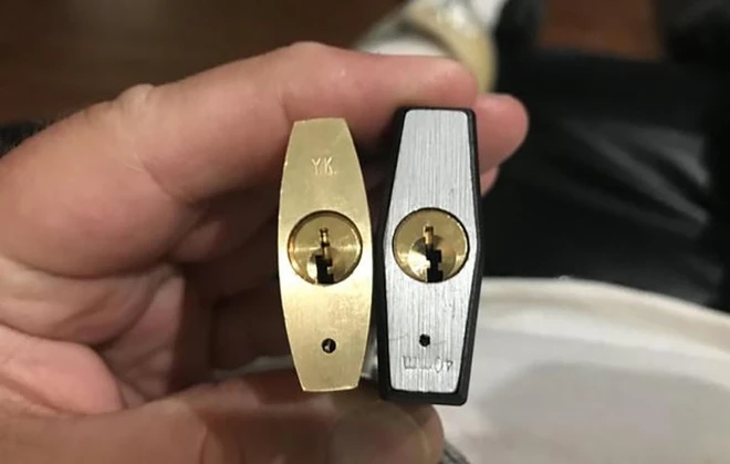 Vì sao ổ khóa nào cũng có một lỗ nhỏ bí ẩn ở phía dưới: Rốt cuộc chúng có tác dụng gì?-1