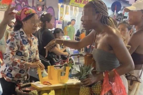 Hai anh em bị nhà xe bỏ lại, phải ngủ trên đèo Hải Vân-3