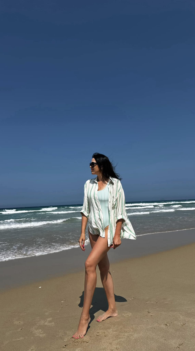 Mẹ vợ Tây của Bùi Tiến Dũng diện bikini, khoe chân dài miên man, nhan sắc cuốn hút không thua kém mẹ vợ trẻ đẹp của Đoàn Văn Hậu-2