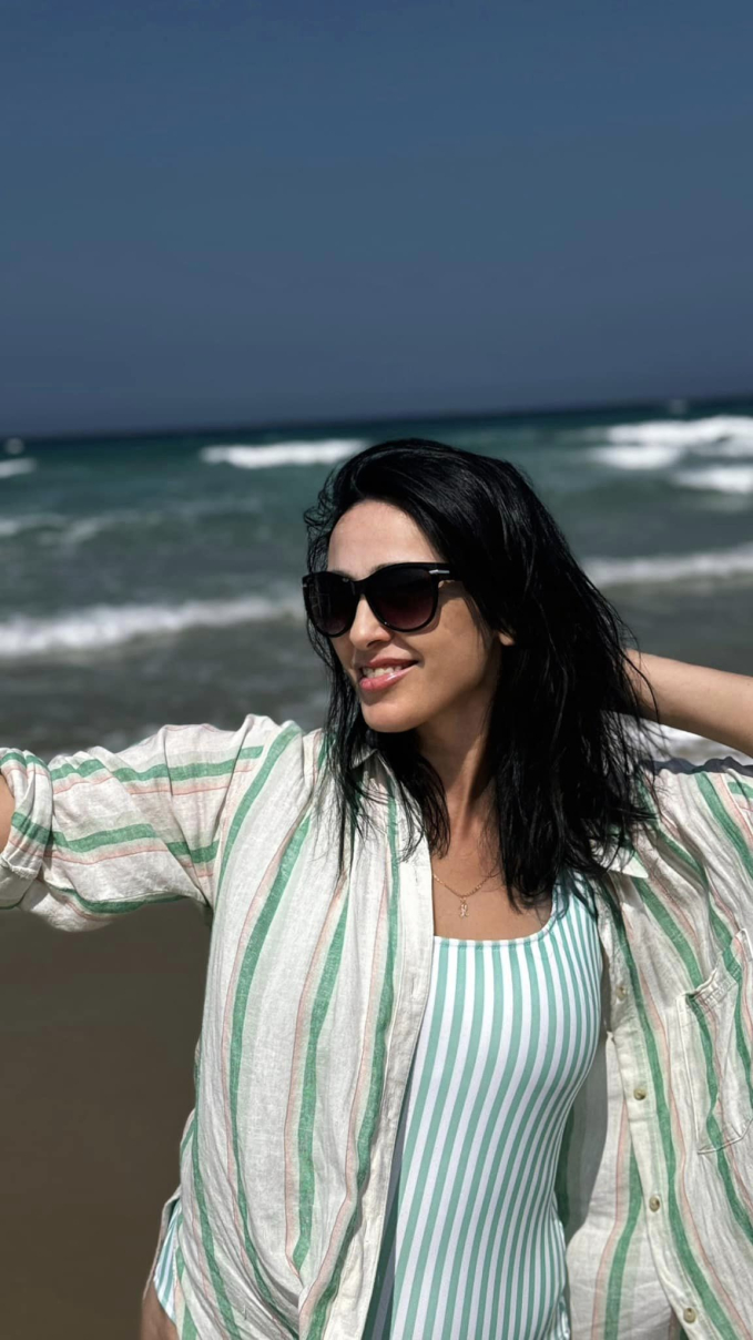 Mẹ vợ Tây của Bùi Tiến Dũng diện bikini, khoe chân dài miên man, nhan sắc cuốn hút không thua kém mẹ vợ trẻ đẹp của Đoàn Văn Hậu-4