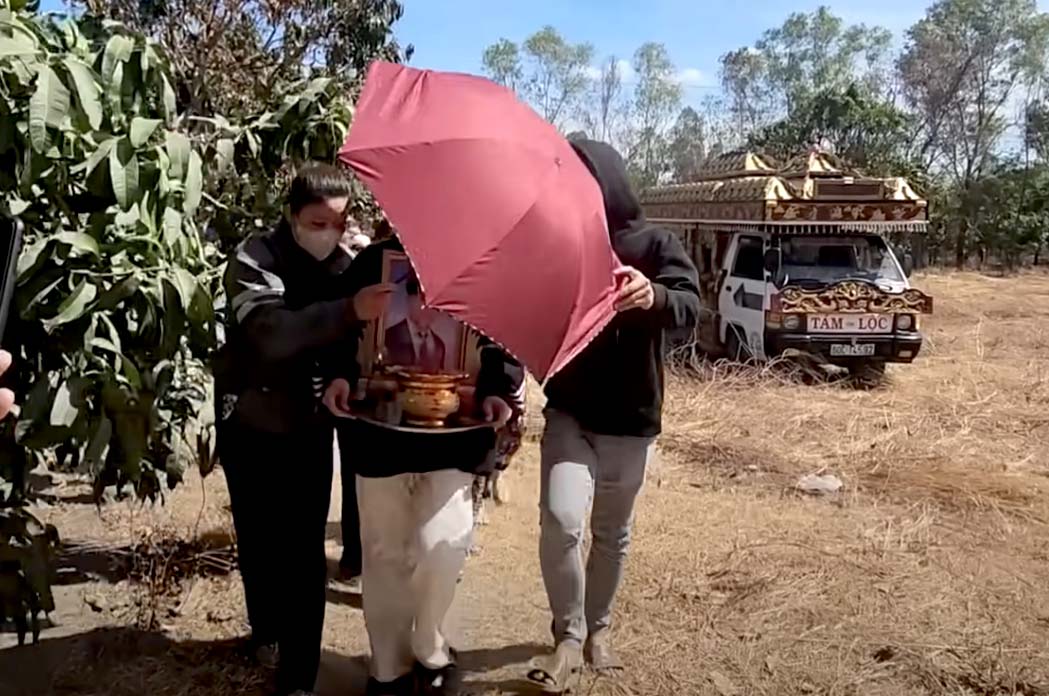 Xót xa cảnh nhà chú rể làm đám tang, nhà cô dâu đãi tiệc cưới-3