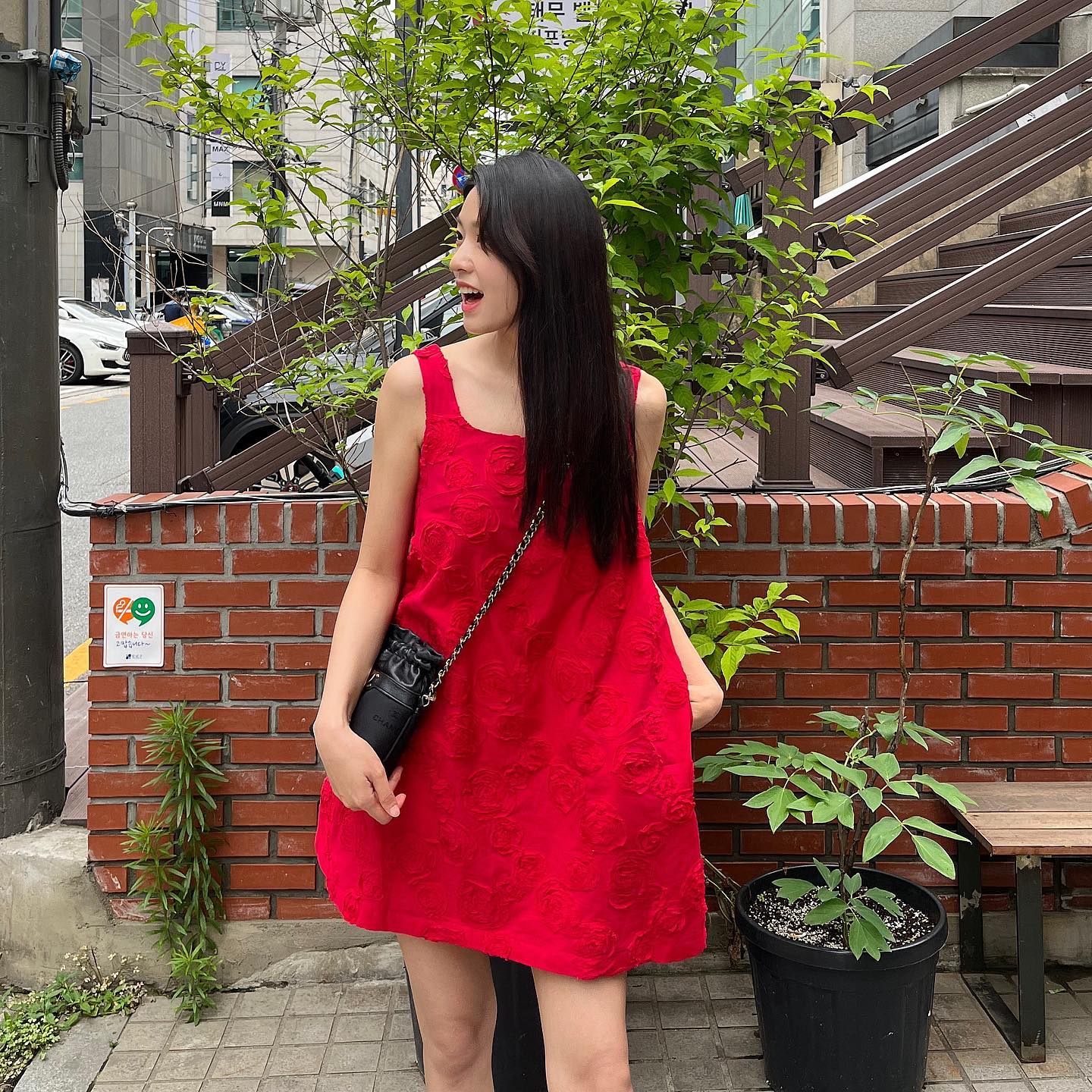 5 màu sắc trang phục ăn ảnh nhất, chị em nên mặc đi du lịch-1