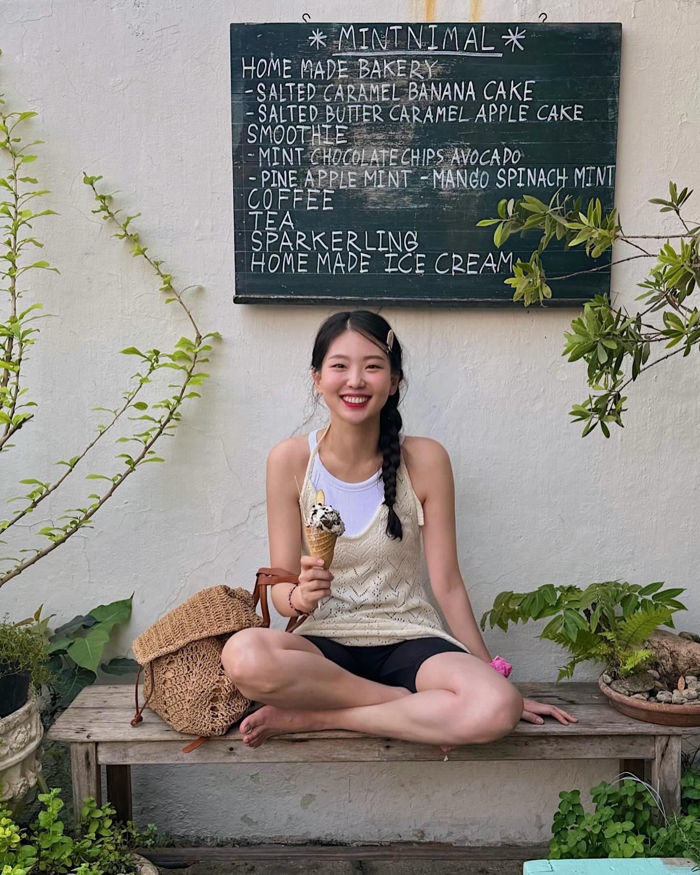 5 màu sắc trang phục ăn ảnh nhất, chị em nên mặc đi du lịch-10