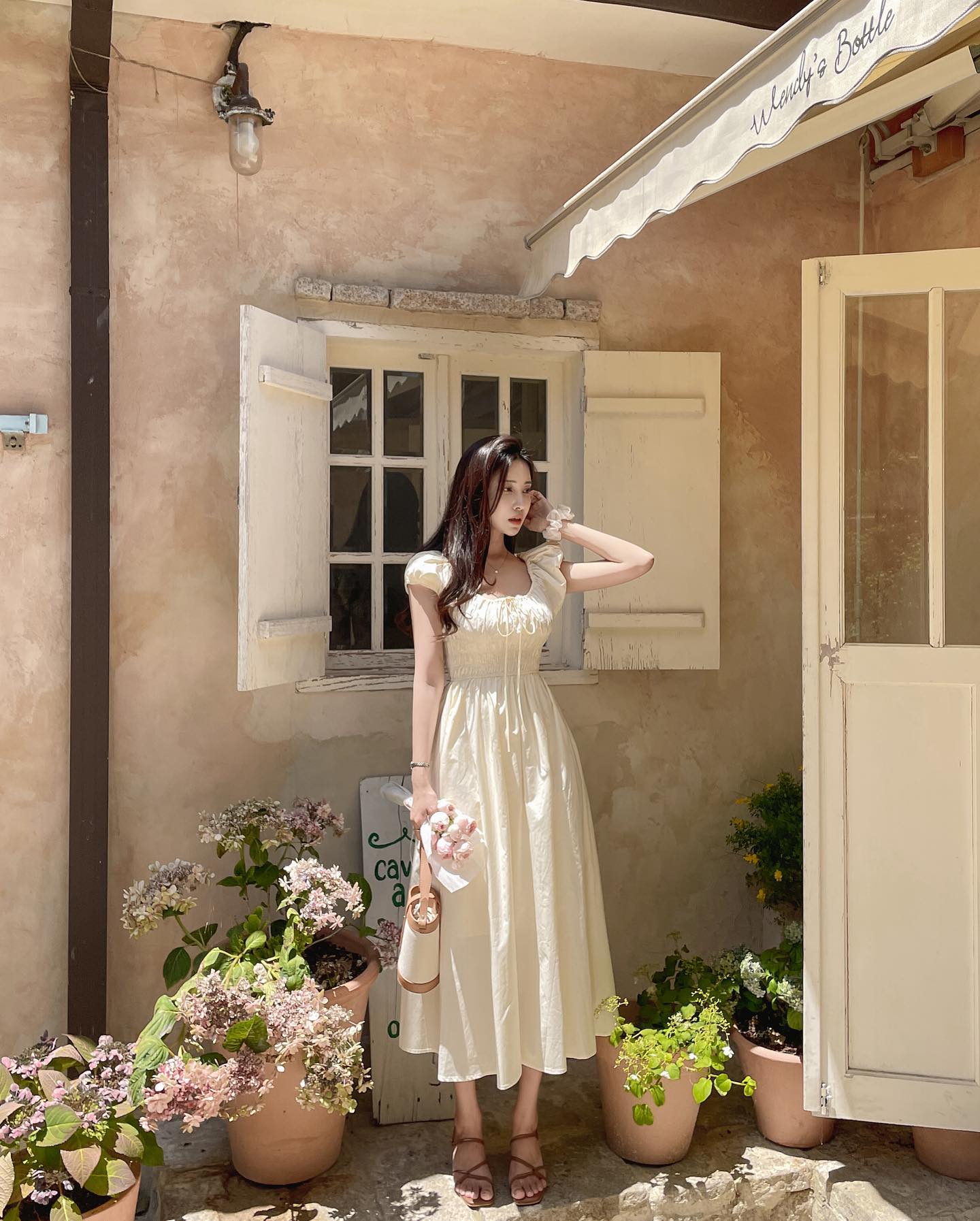 5 màu sắc trang phục ăn ảnh nhất, chị em nên mặc đi du lịch-9