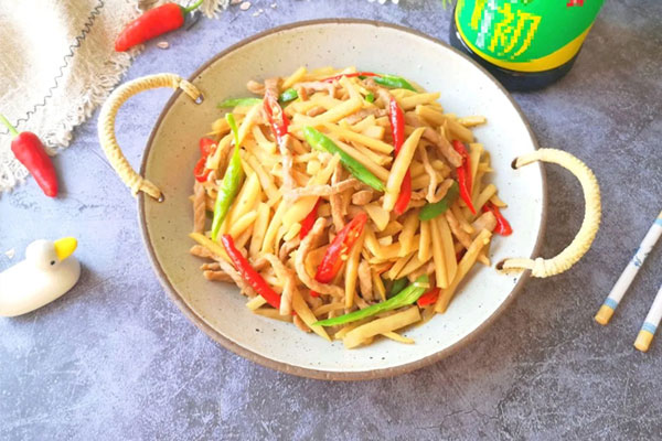 Tôm xào xong đem trộn với xoài kiểu này được món tươi ngon thanh mát ngày hè-9