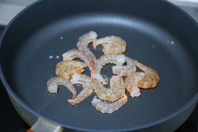 Tôm xào xong đem trộn với xoài kiểu này được món tươi ngon thanh mát ngày hè-3