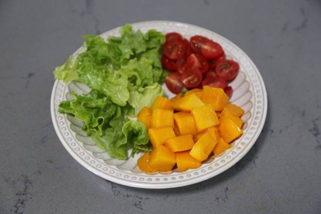 Tôm xào xong đem trộn với xoài kiểu này được món tươi ngon thanh mát ngày hè-6