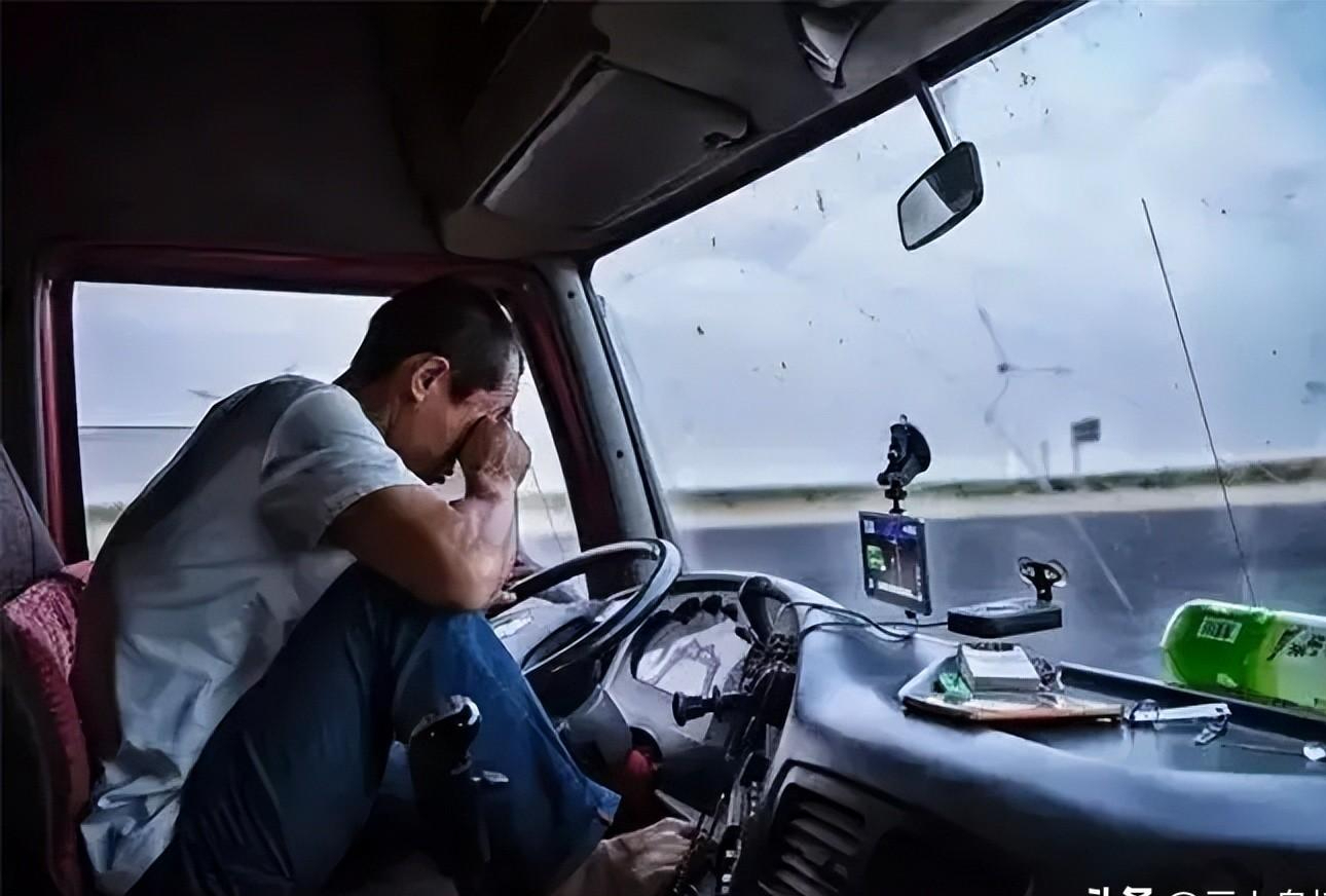 Bố mất để lại khoản nợ 2 tỷ, tôi chật vật trả thay rồi chết lặng khi thấy hợp đồng vay tiền” từ họ hàng-2