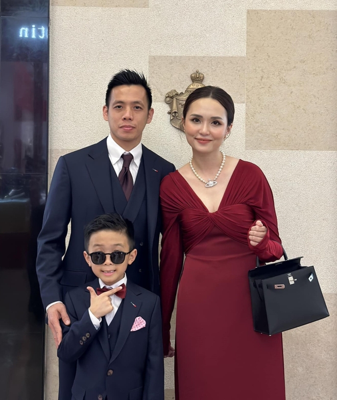 So kè nhan sắc, tài năng dàn WAGs Việt toàn là giám đốc, con nhà gia thế: Nhuệ Giang, Viên Minh và cô chủ tiệm vàng mới nổi-6