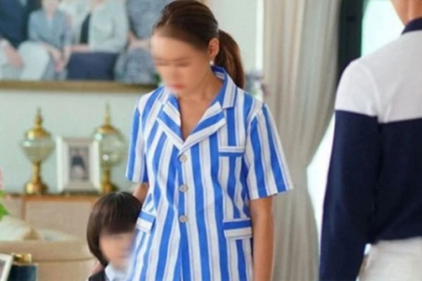 Nghe tin mẹ bán đất rồi cho tôi hết tiền, anh trai tìm đến quỳ xuống cầu xin nhưng mẹ vẫn lạnh nhạt lắc đầu-2