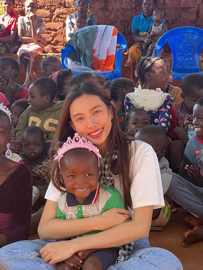 Thùy Tiên rủ Lôi Con mở liveshow ở phố đi bộ nhưng động thái của Quang Linh Vlogs mới gây chú ý!-4