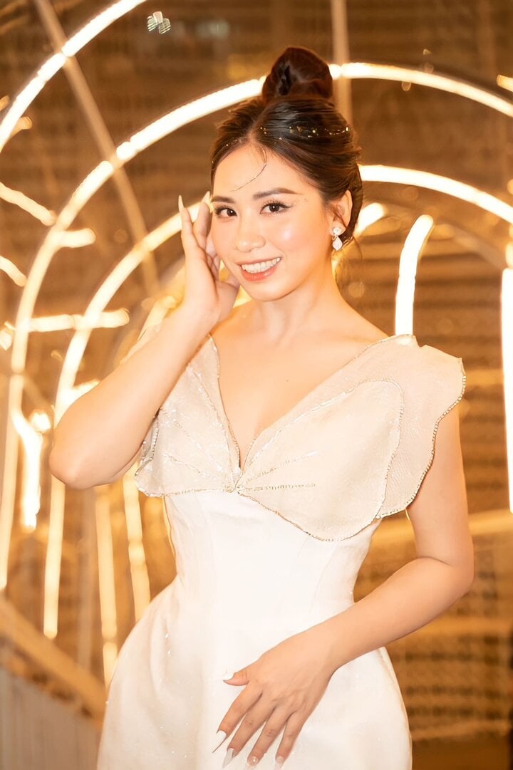 Vẻ gợi cảm khác hẳn trên phim của nữ diễn viên bị chê xấu nhất Lật mặt 7-14