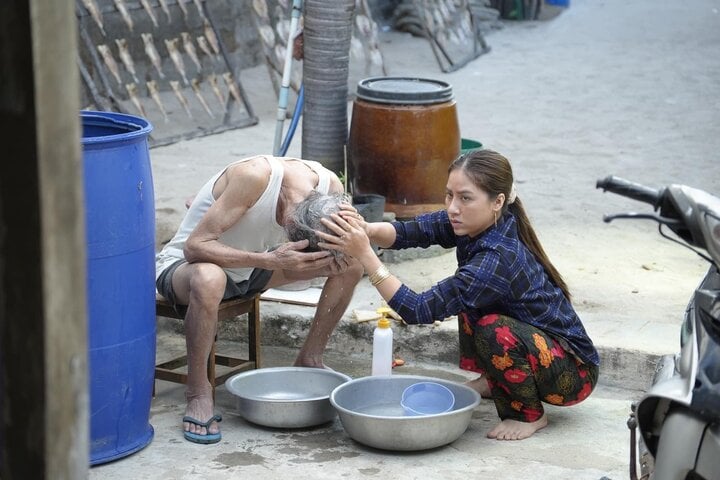 Vẻ gợi cảm khác hẳn trên phim của nữ diễn viên bị chê xấu nhất Lật mặt 7-5