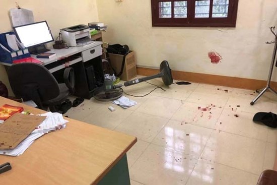 Phó Chánh án TAND huyện bị người đàn ông xông vào phòng làm việc đâm trọng thương