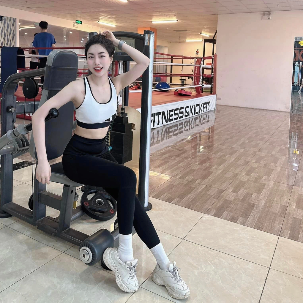 Em gái cầu thủ Văn Toàn: Xinh đẹp, gợi cảm và có cuộc sống sang chảnh-4