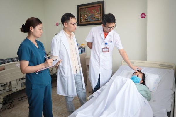 Đau đầu dữ dội, bé gái 9 tuổi phát hiện khối u màng não lớn, đe dọa tính mạng-1